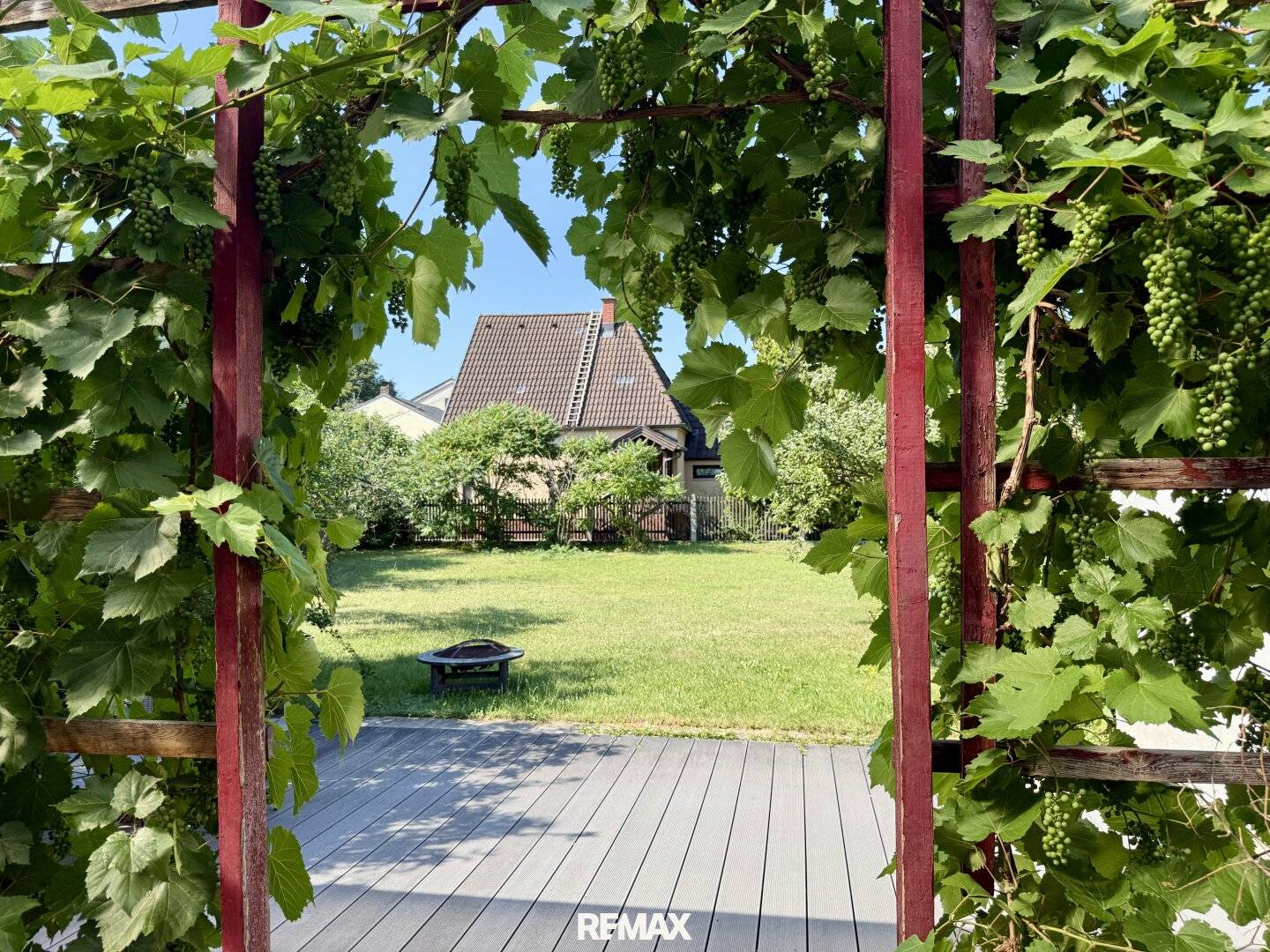 Charming single family house with approx. 99.10 m² living area on 1,027 m² private plot for sale!