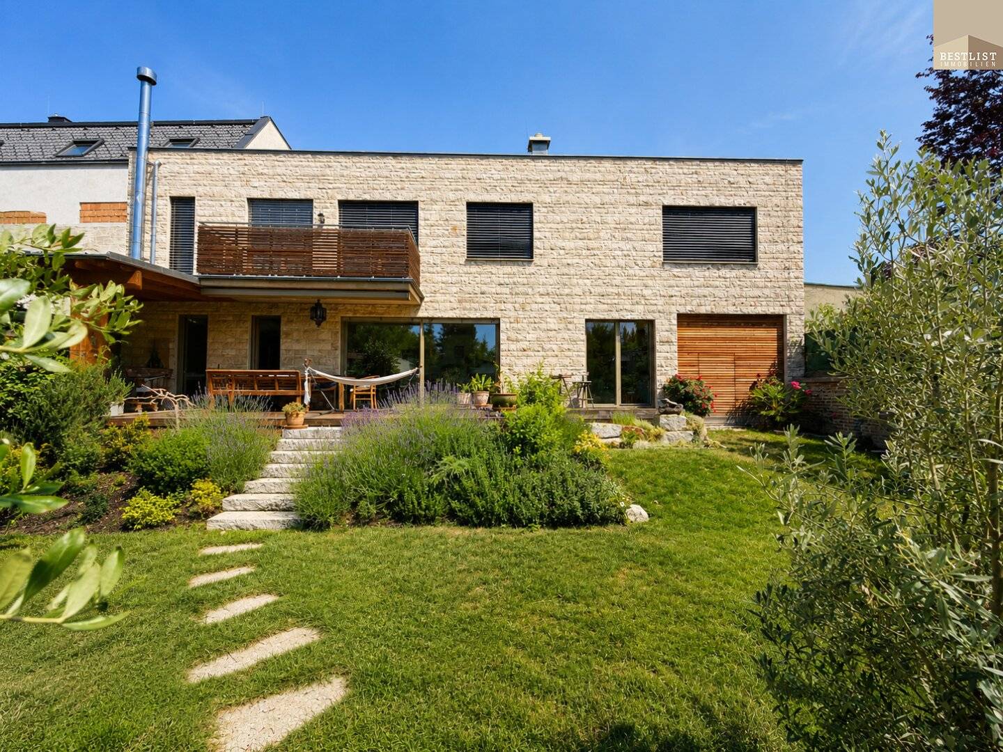 Private retreat oasis with dreamlike natural backdrop in Mödling