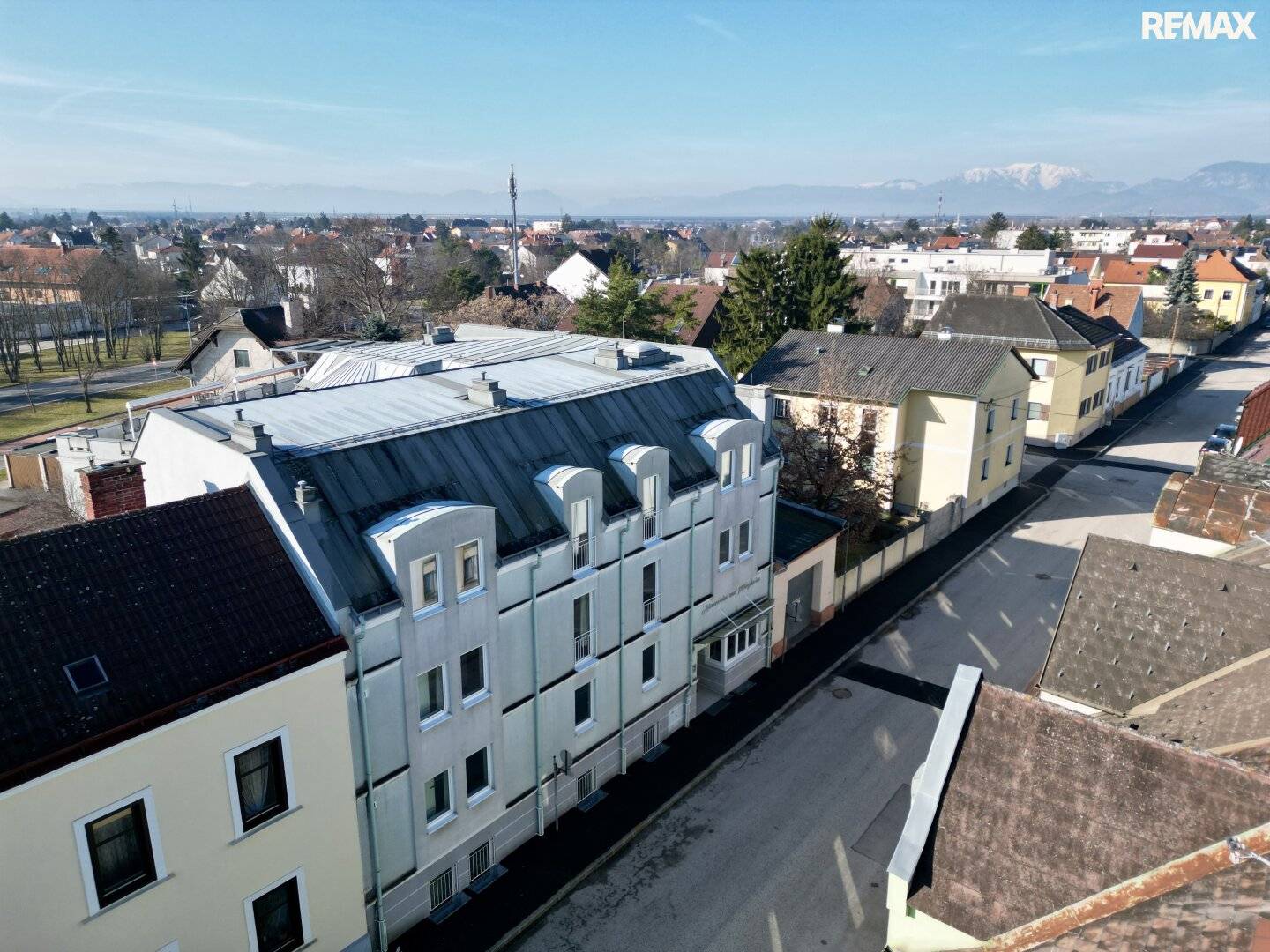 Ehemaliges Seniorenheim, gewerbliche Widmung, große Dachterrasse & 16 Garagen in Wiener Neustadt – Top Chance!