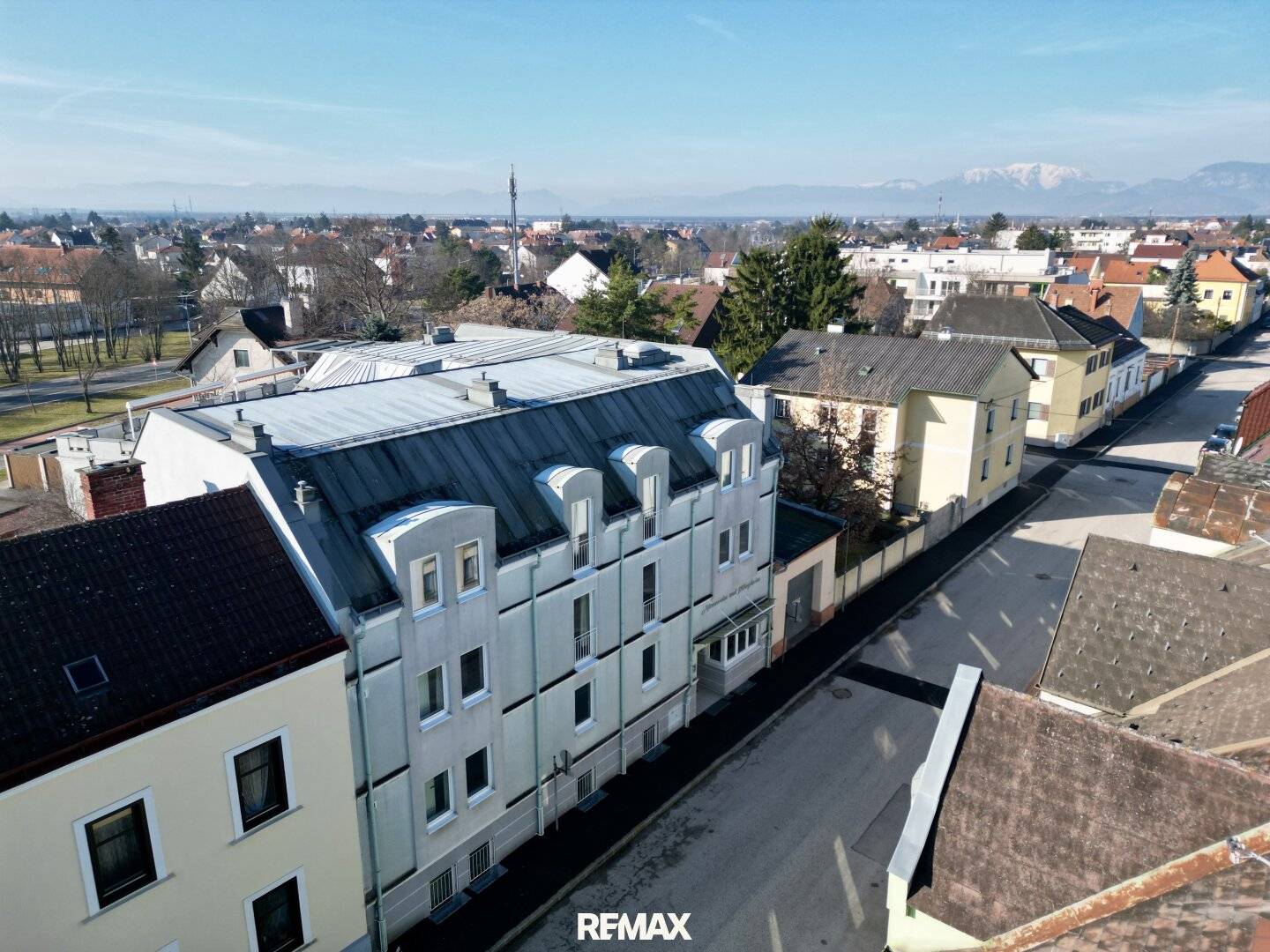 Ehemaliges Seniorenheim, gewerbliche Widmung, große Dachterrasse &amp; 16 Garagen in Wiener Neustadt – Top Chance!