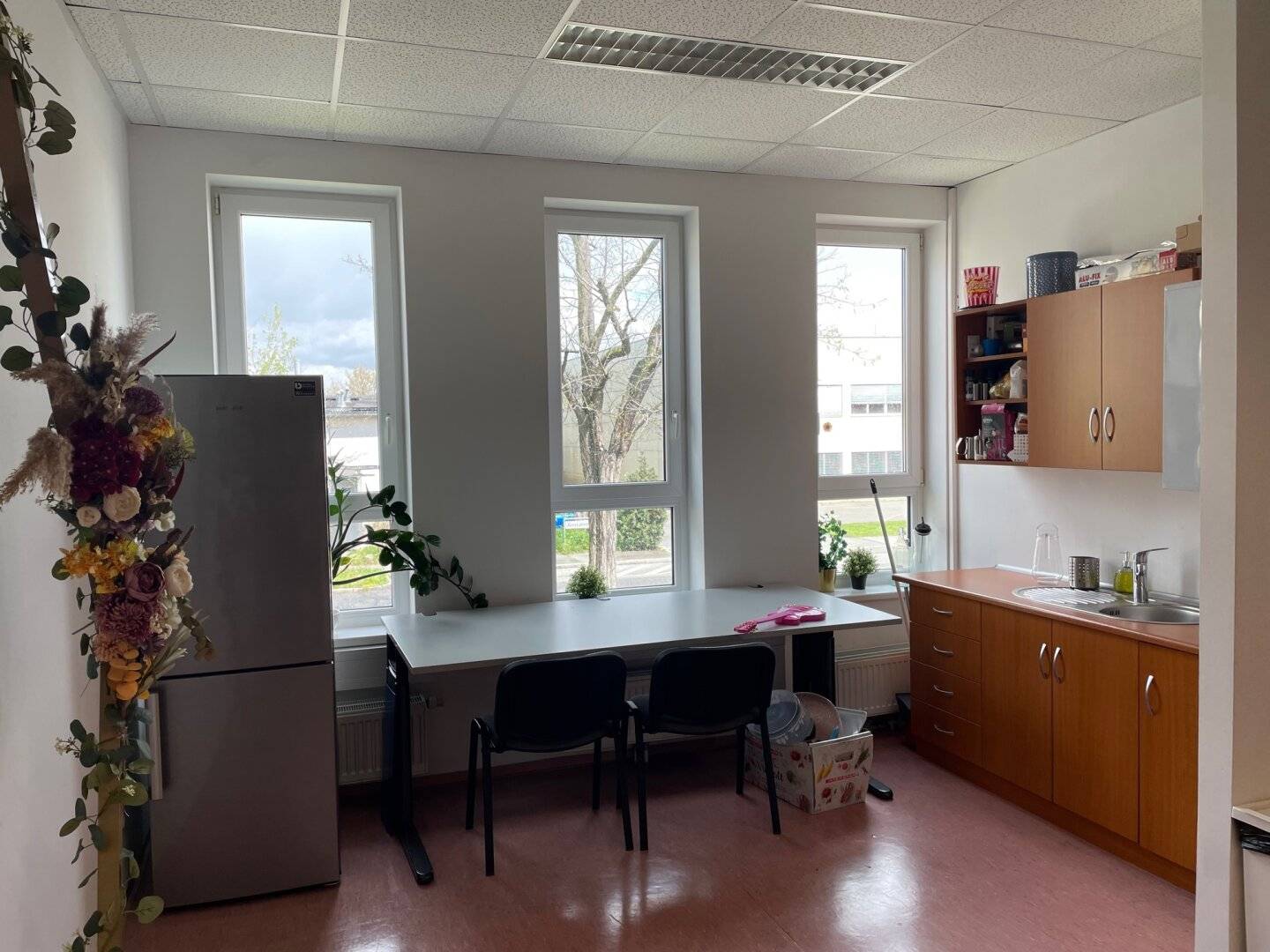 267m² versatile office space