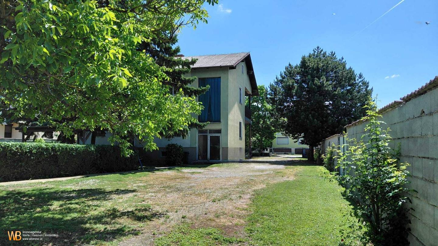 Two-family house with two times 100m² living area
