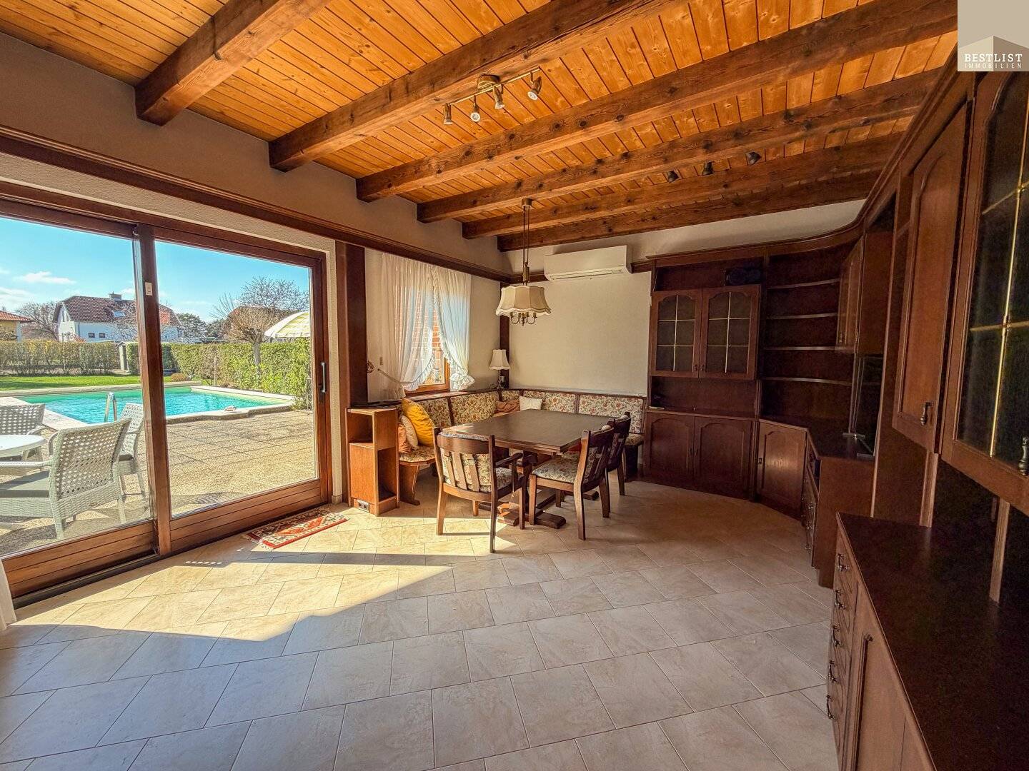 Rare opportunity: Well-kept bungalow with exceptional outdoor area