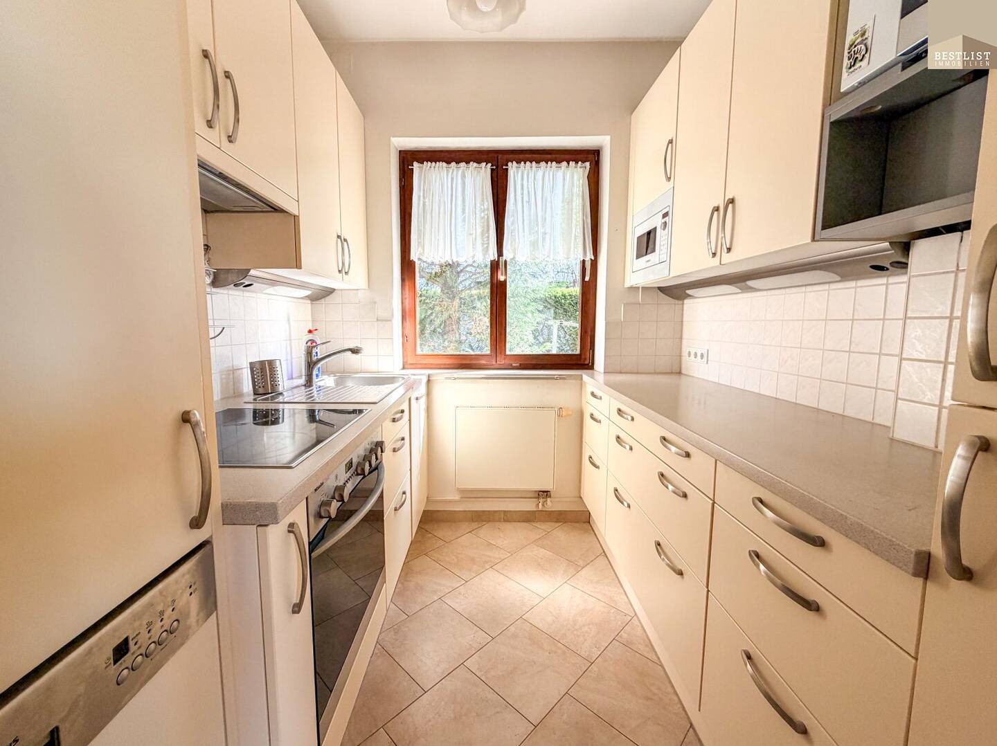 Rare opportunity: Well-kept bungalow with exceptional outdoor area