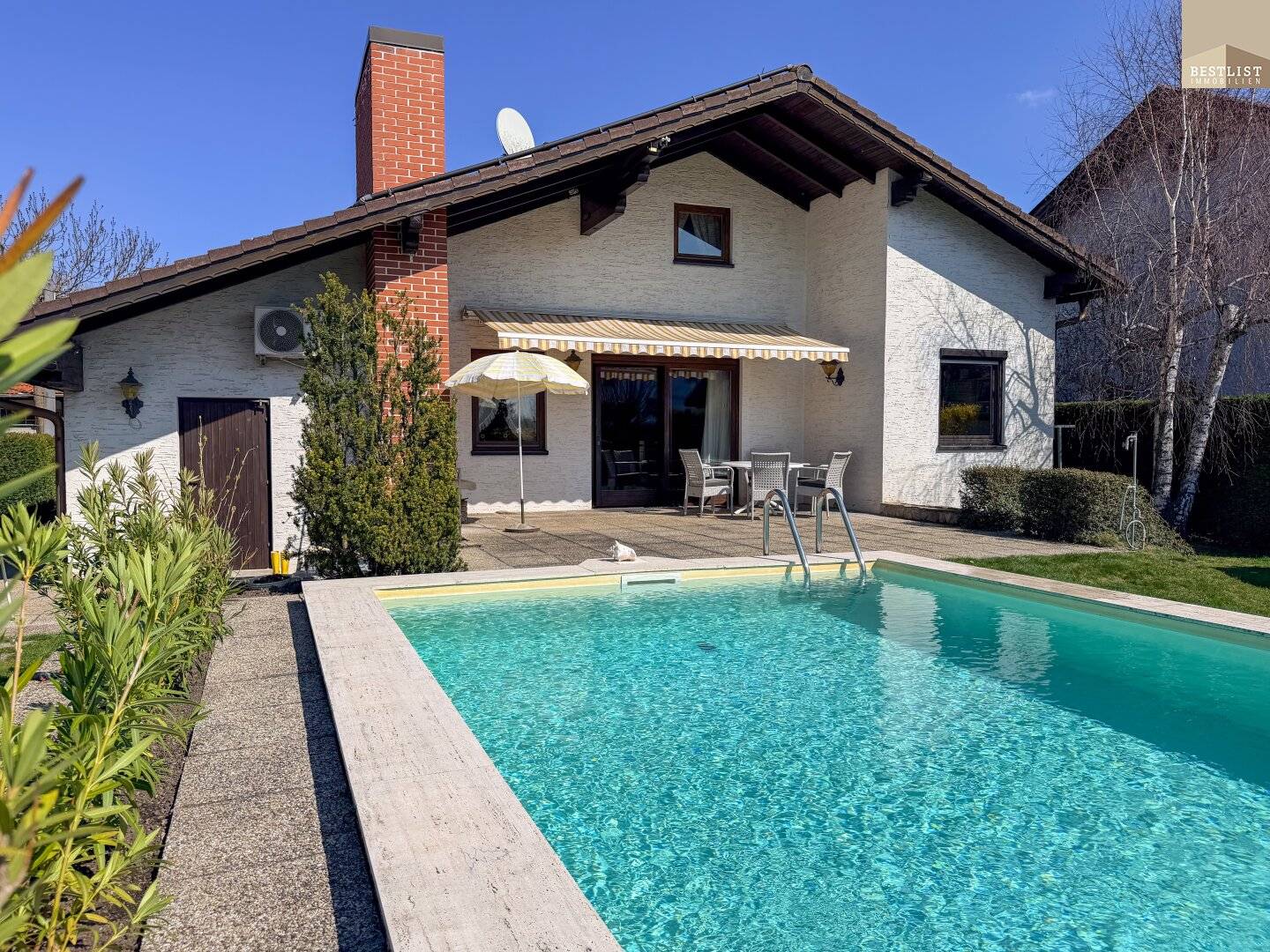 Rare opportunity: Well-kept bungalow with exceptional outdoor area