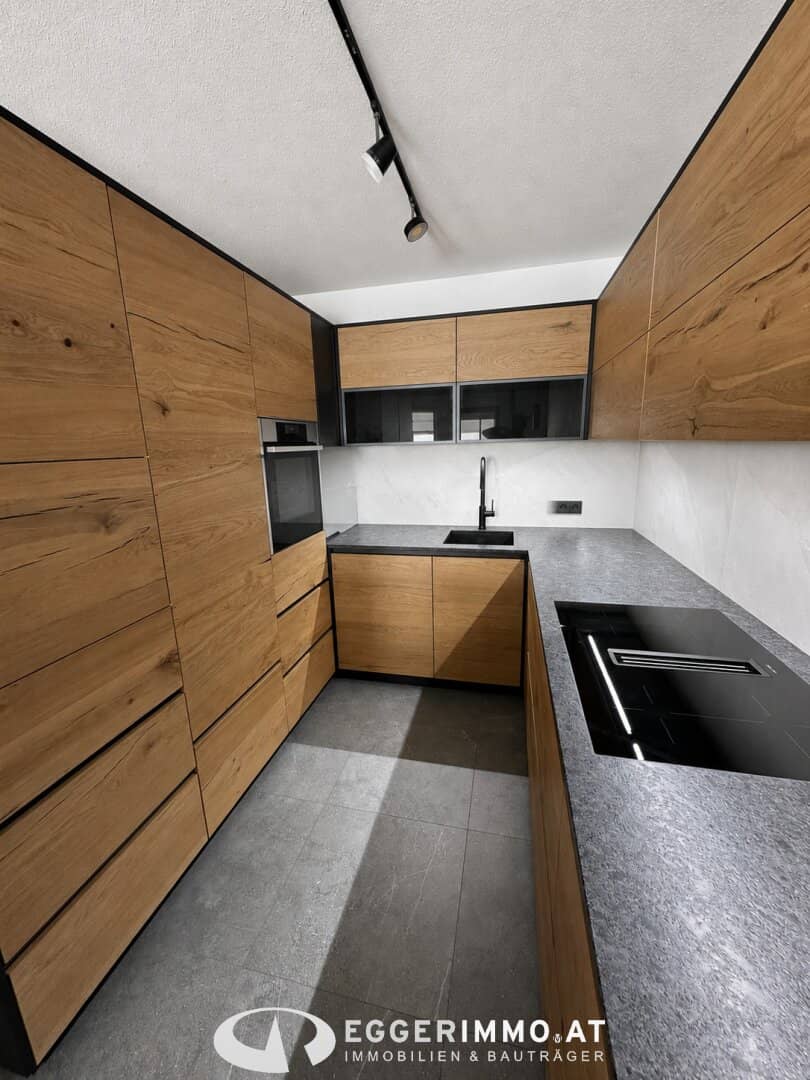 5751 Maishofen: generous, sunny, 4-room apartment with 2 balconies, in the center of Maishofen, 1 underground garage parking space cuff