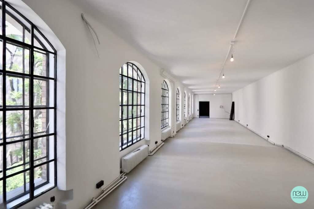 Plenty of space for creativity and tranquility / Loft office / Net rent € 2,990.00 incl. operating costs, VAT (Top 4)
