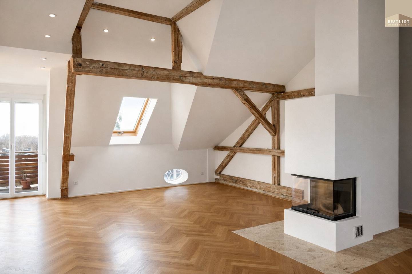 Traumhafte Dachgeschoßwohnung mit Galerie, Terrassen und Blick zum Anninger - Lift optional möglich