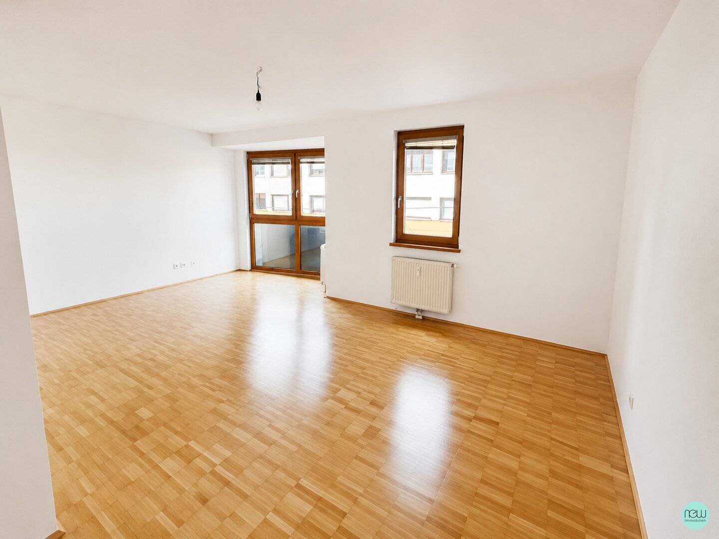 modern, bright 2-room apartment with courtyard-facing balcony and communal roof terrace
