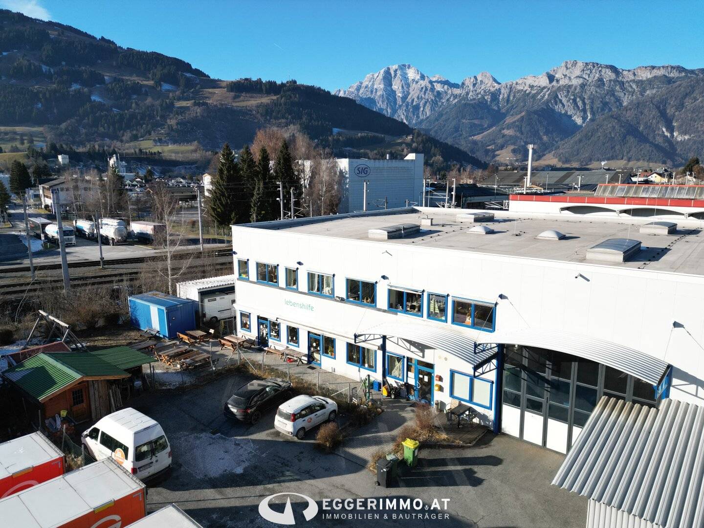 Spacious office space / training space in Saalfelden for rent | parking | garden