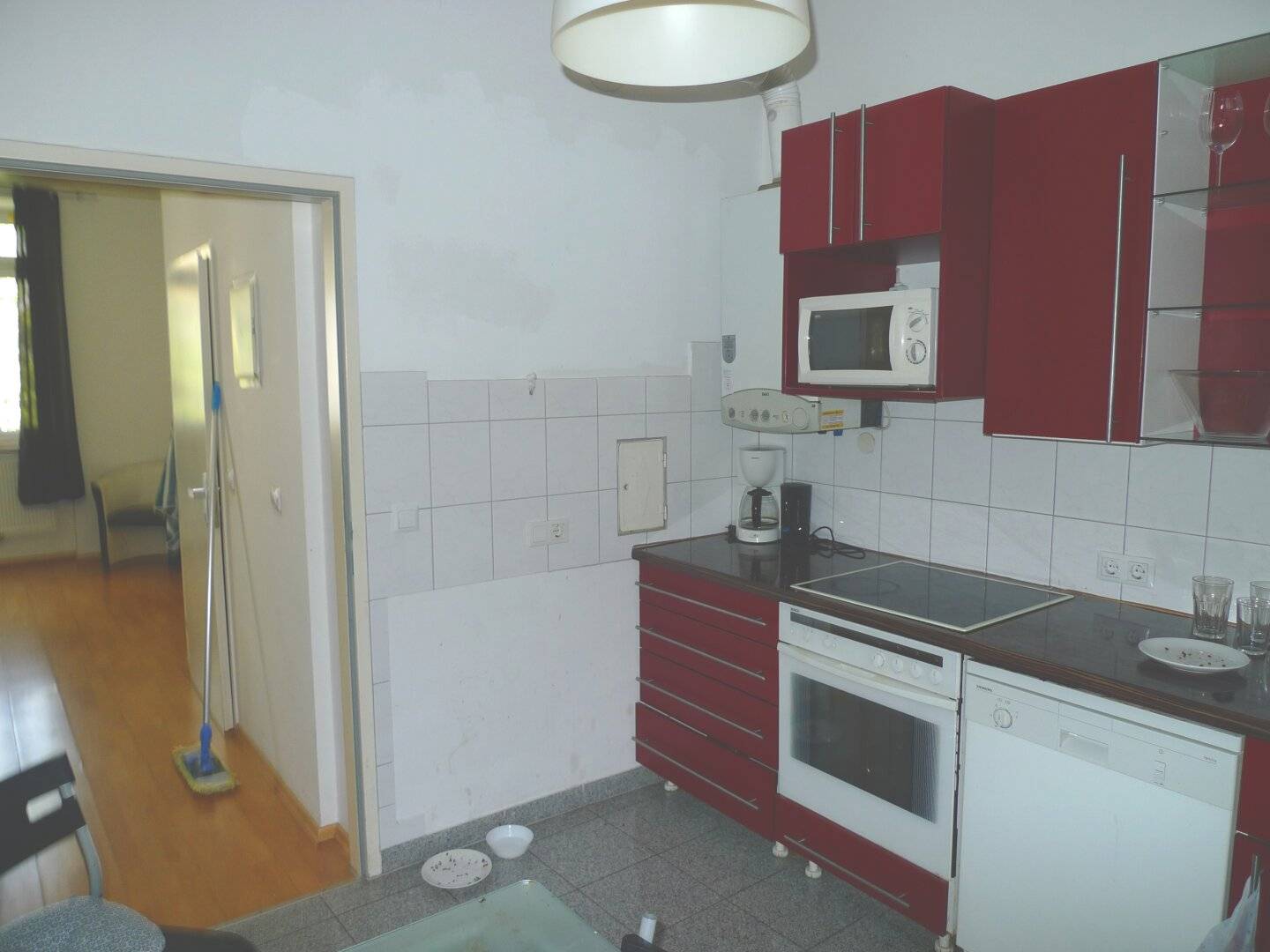 Helle, ruhig gelegene 1-Zimmer-Wohnung im Altbau und Grünblick in den Innenhof