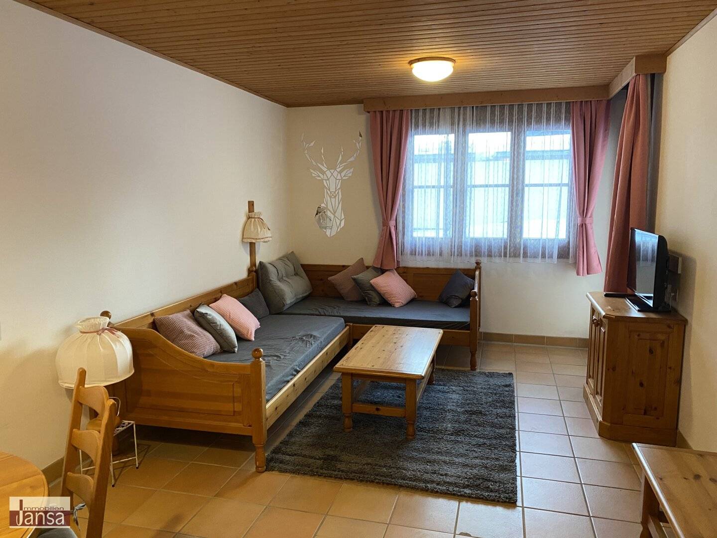 Skifahrer und Naturfans aufgepasst!   In unmittelbarer Pistennähe -  behagliches 2-Zi-Apartmen mit Garten und überdachter S/W-Terrasse