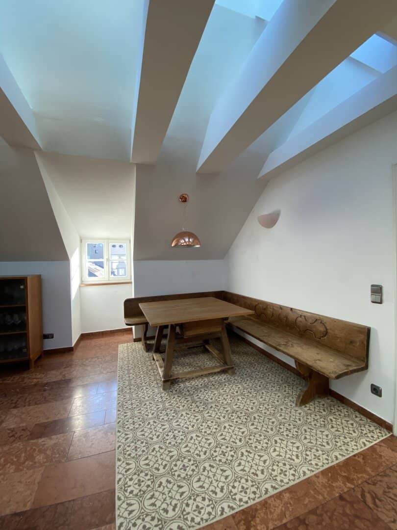 Lichtdurchflutete Dachgeschosswohnung im Herzen der Altstadt!