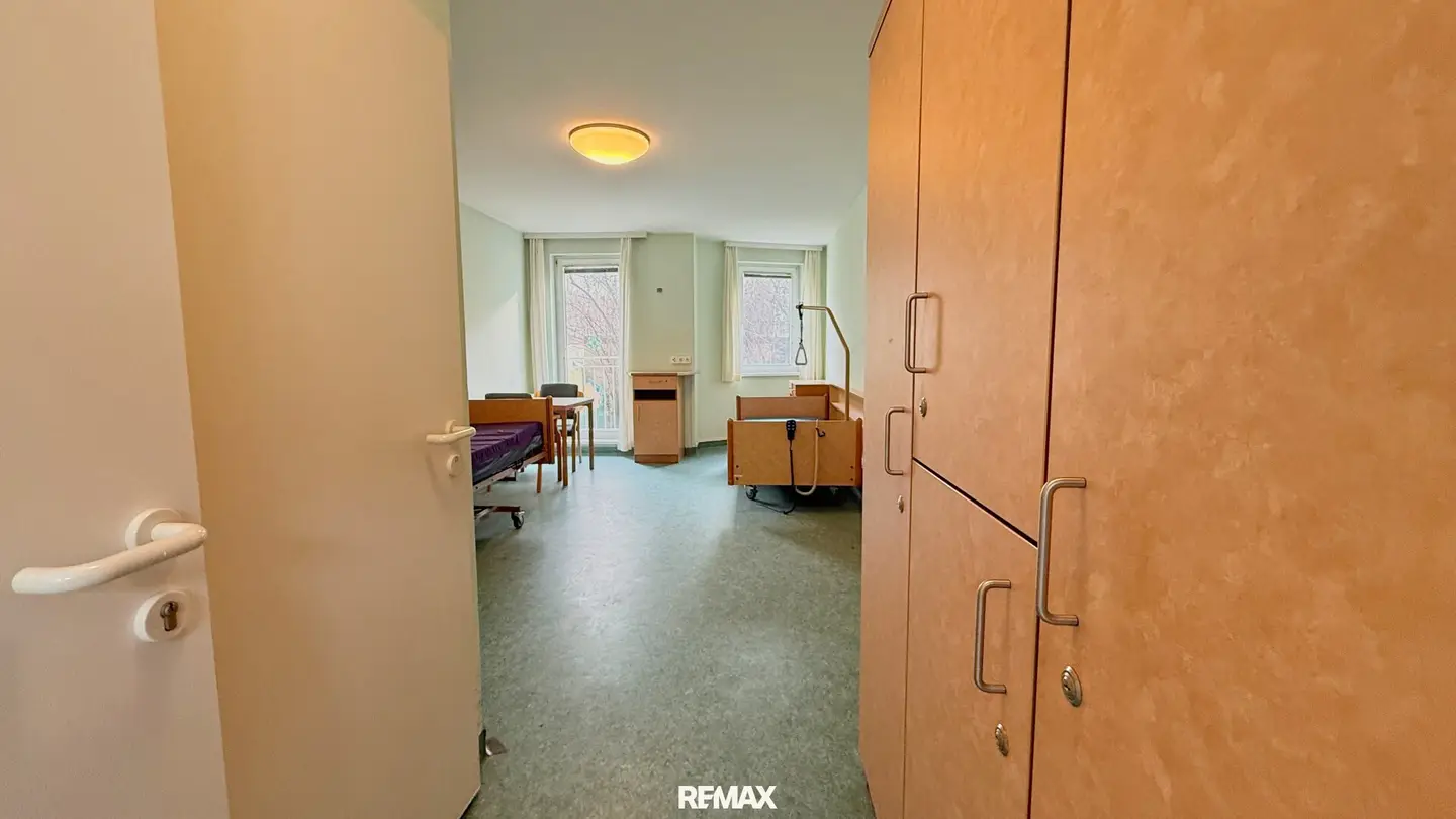 Investment opportunity! Perfectly suited for short-term rental and anchored in the condominium agreement
