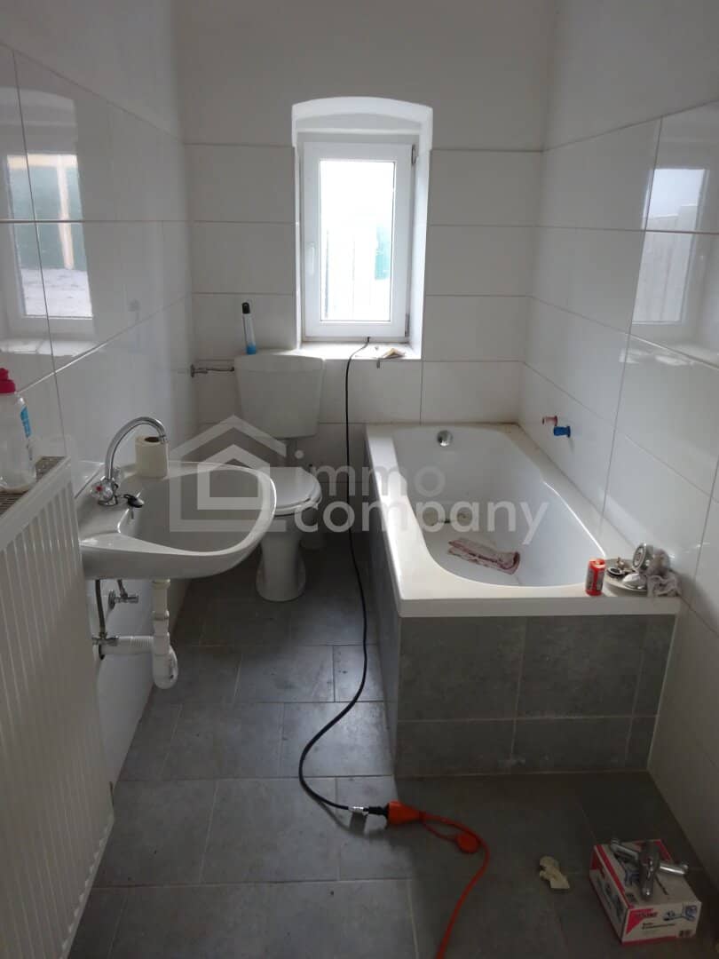 Commercial House with 300m² in Suttenbrunn