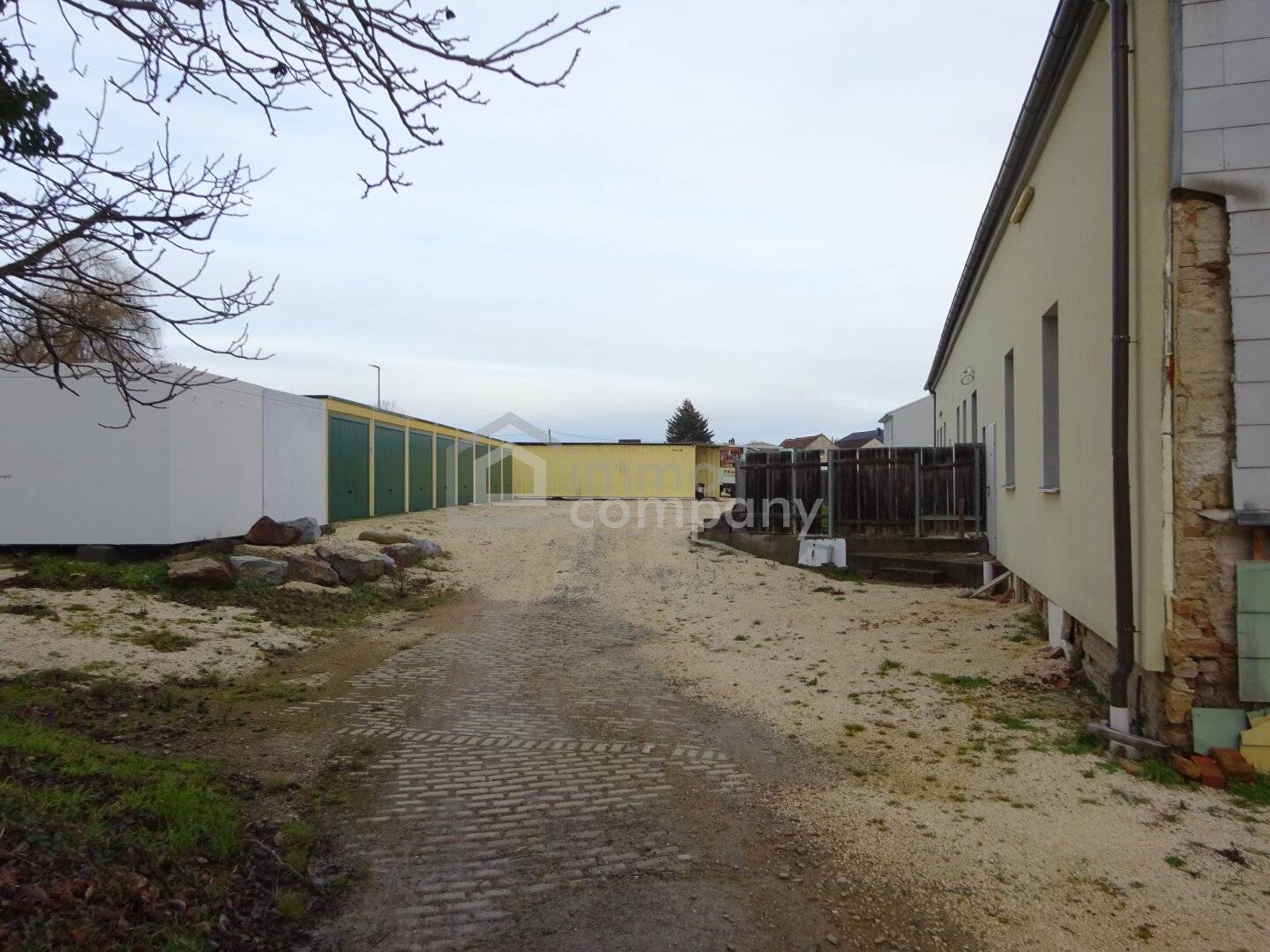 Commercial House with 300m² in Suttenbrunn