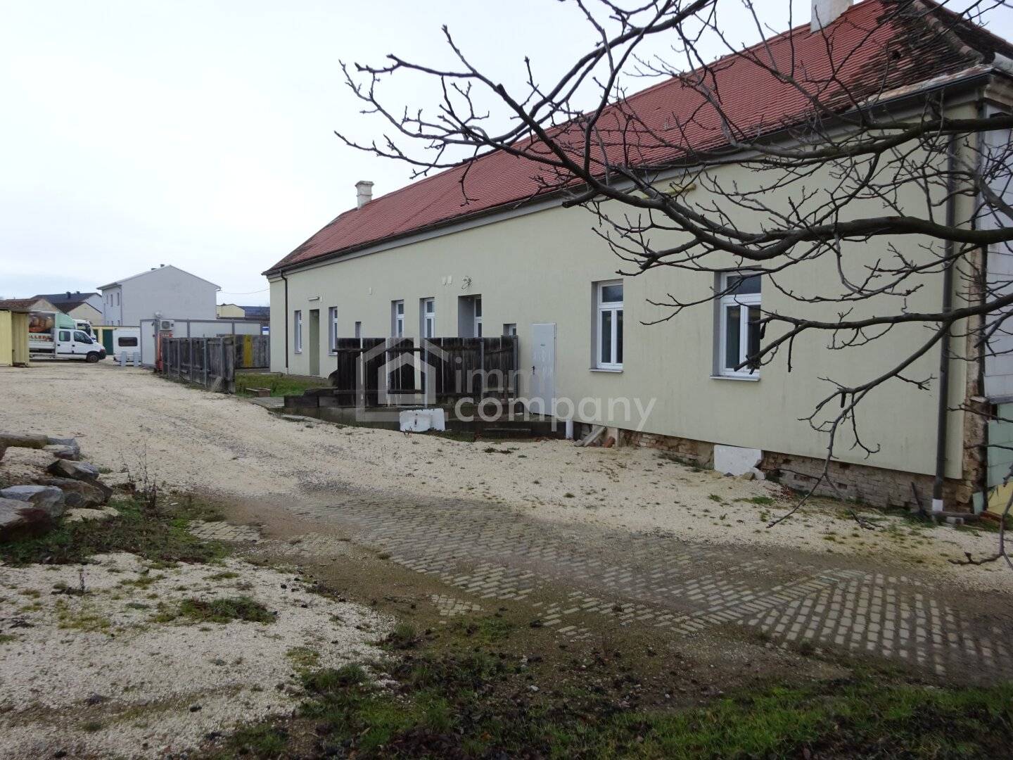 Commercial House with 300m² in Suttenbrunn