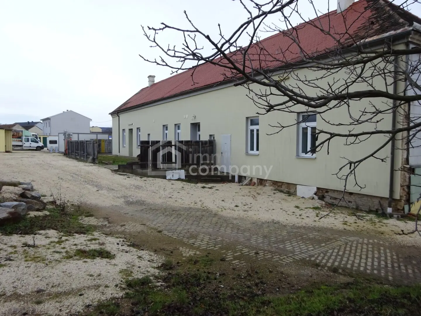 Commercial House with 300m² in Suttenbrunn