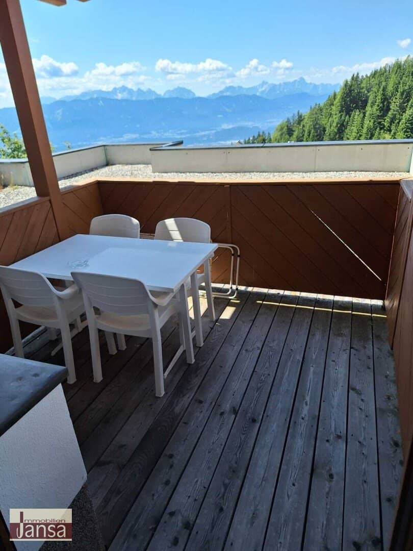 Well-kept studio with distant view