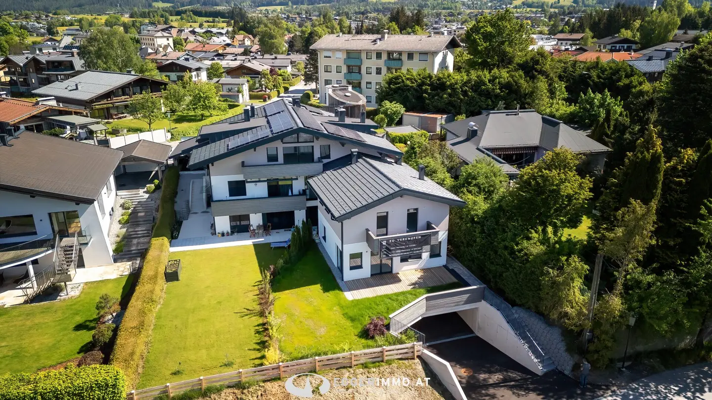 5760 Saalfelden: Penthouse! Distant view! Like-new centrally located sunny 4-room apartment 123.94 m² Carport and open parking space