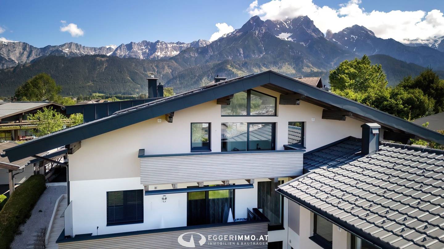 5760 Saalfelden: Penthouse! Distant view! Like-new centrally located sunny 4-room apartment 123.94 m² Carport and open parking space