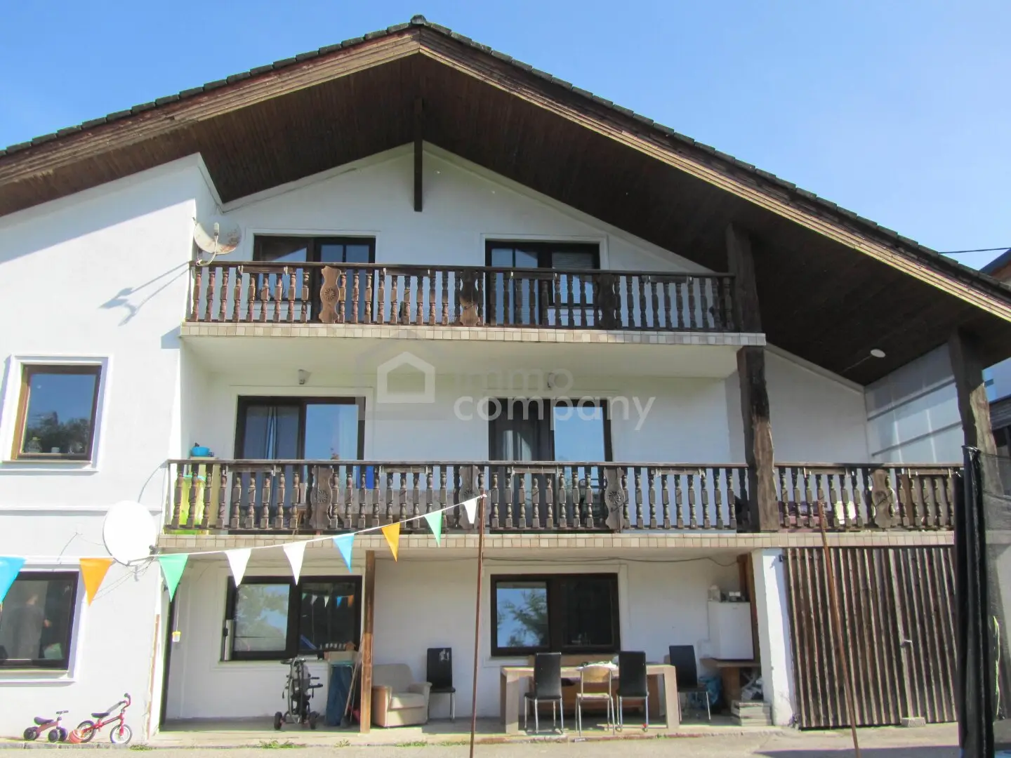 A beautiful two family house with sunny garden + building plot