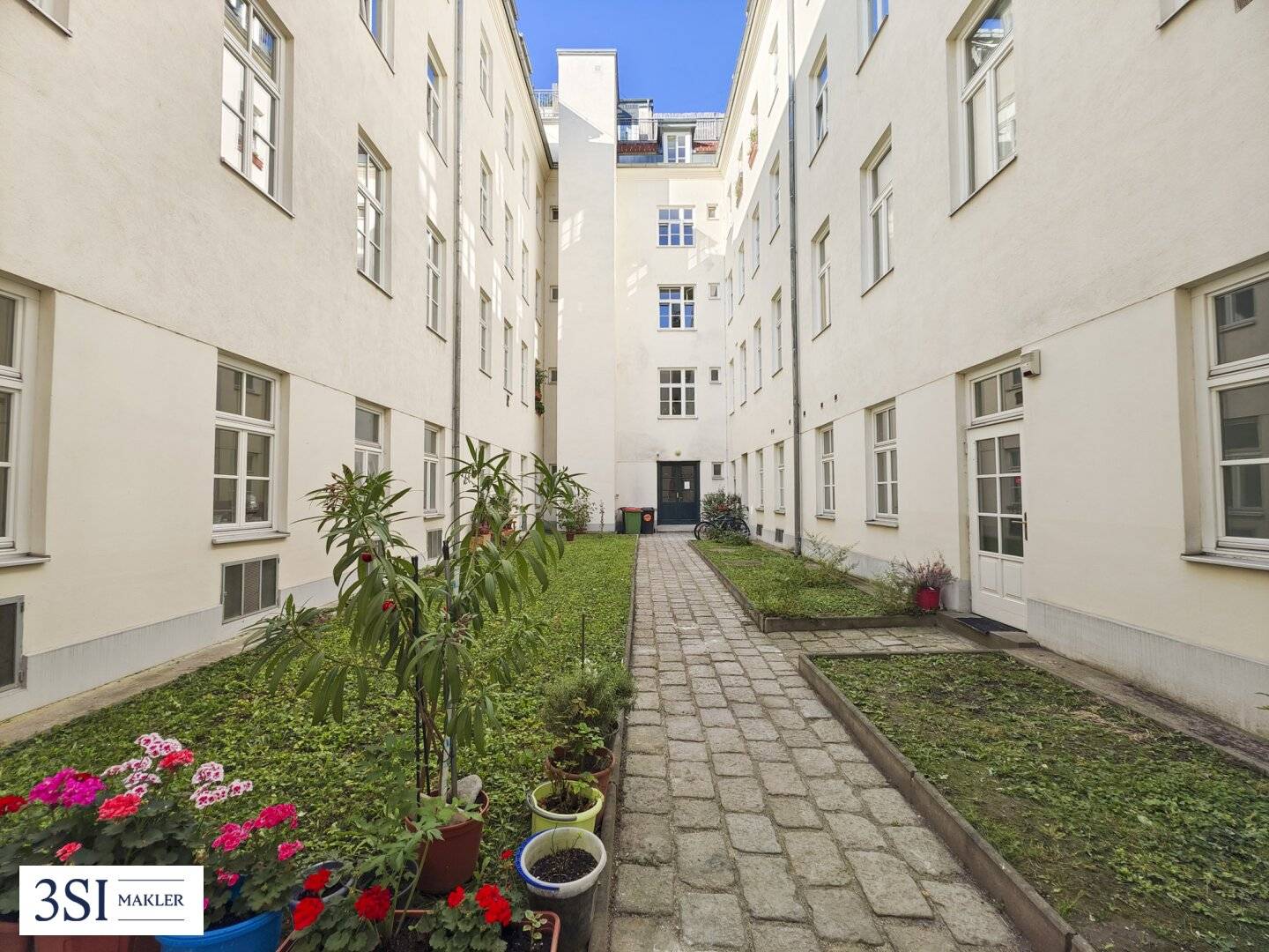 Schönbrunner Street 22-24