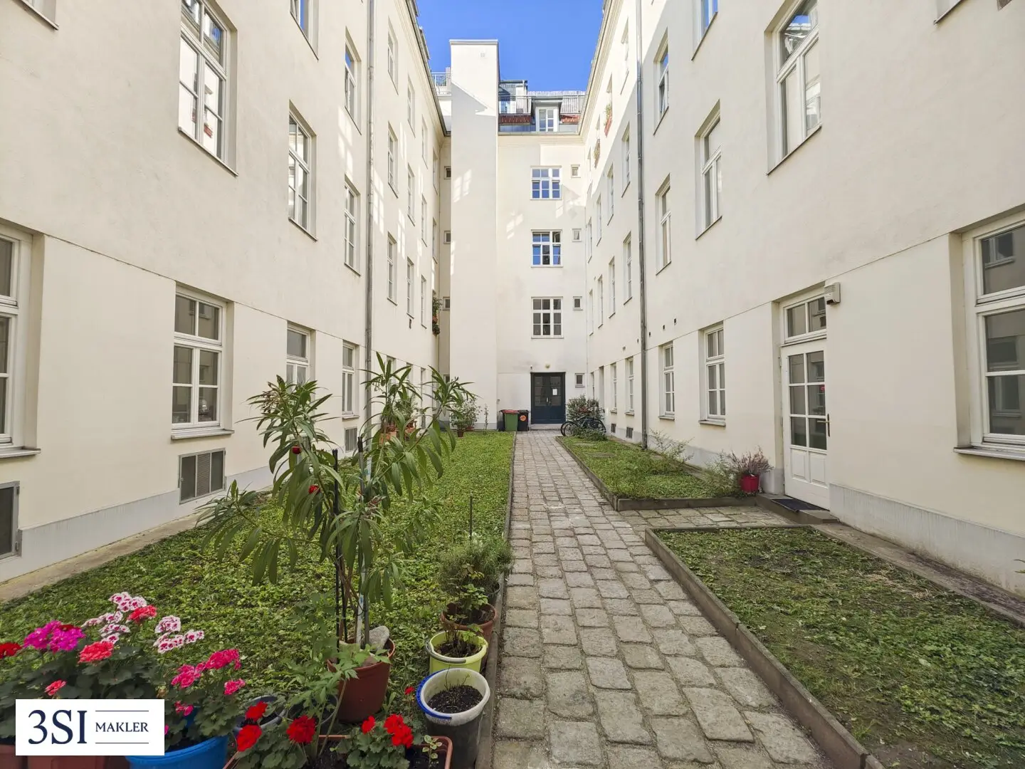 Schönbrunner Street 22-24