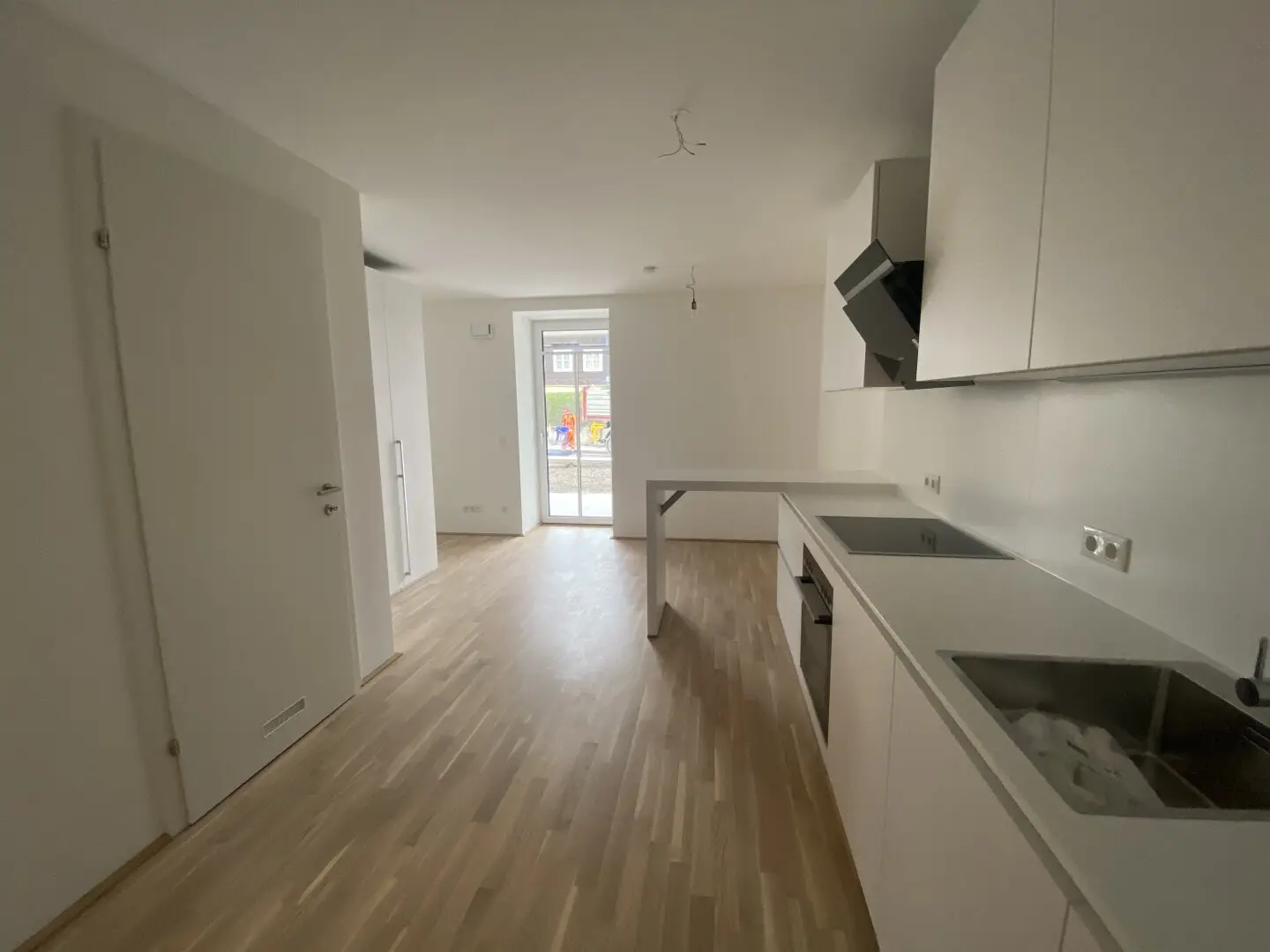 Investment: Partly furnished studio with small garden in Morzg - currently rented!