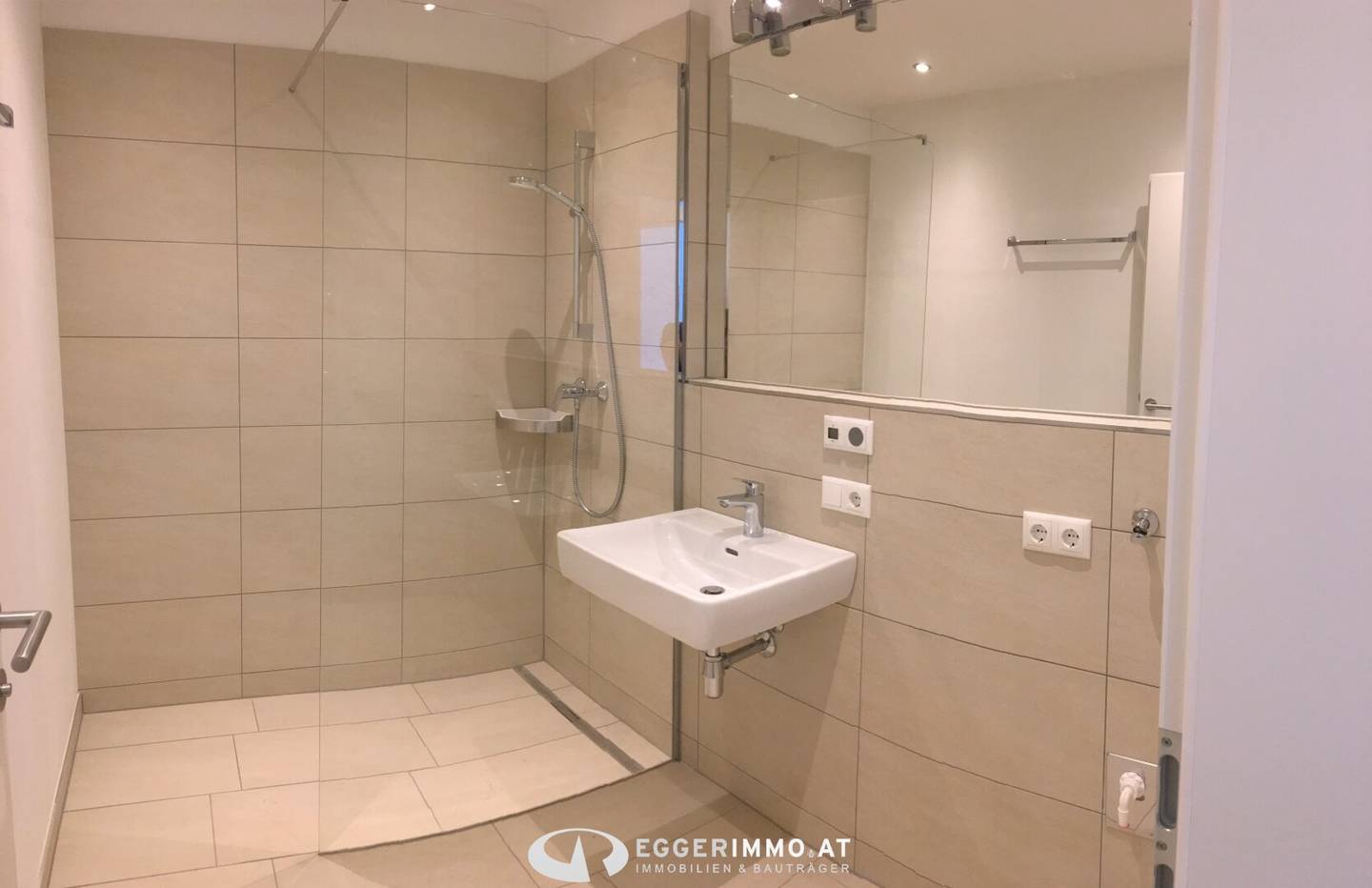 Like-new, modern 2-room apartment with lake view in Zell am See / Thumersbach for sale