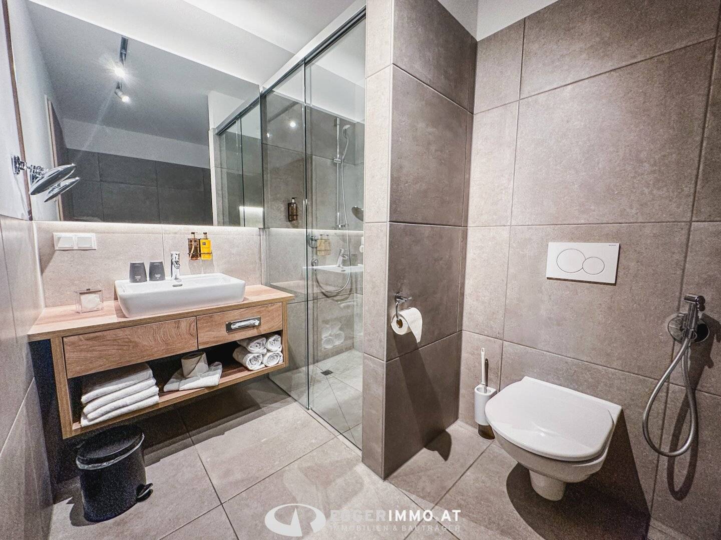 Ownership in a holiday residence, Buy to let apartment for sale in Zell am See, near ski lift, pool, sauna