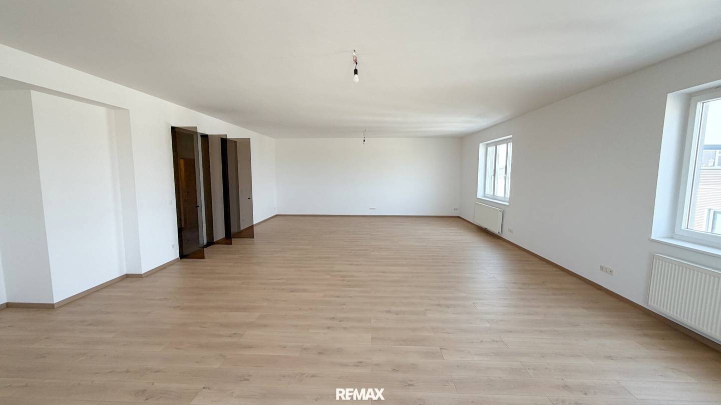 Modern office near the airfield - 94 m² on the 2nd floor in Wiener Neustadt for rent!