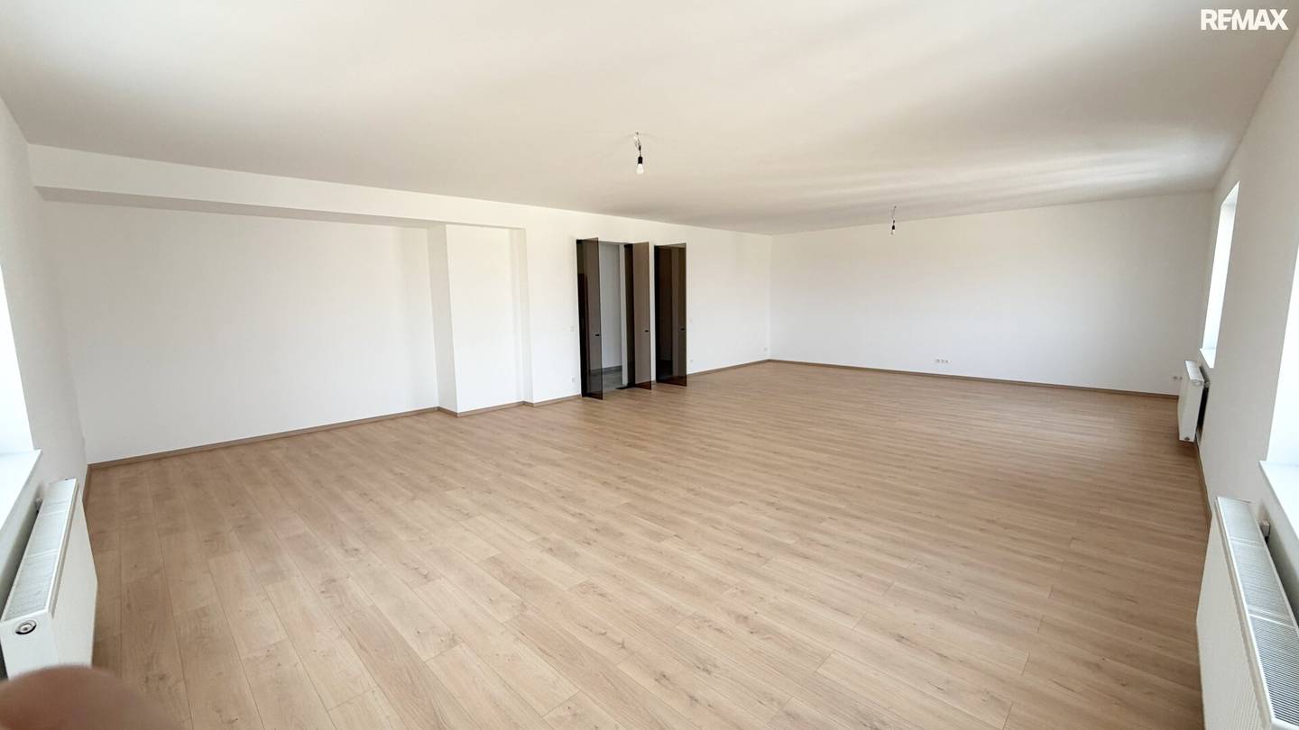 Modern office near the airfield - 94 m² on the 2nd floor in Wiener Neustadt for rent!