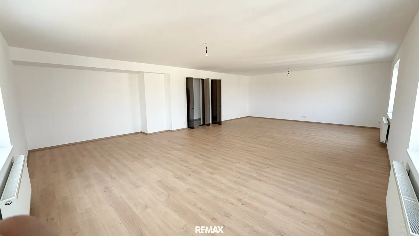 Modern office near the airfield - 94 m² on the 2nd floor in Wiener Neustadt for rent!