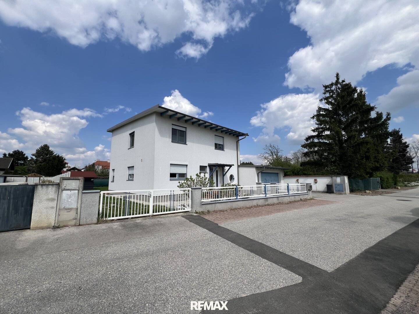 Spacious single-family house with garden, terrace &amp; garage in Ebenfurth, 4 rooms, 195m²