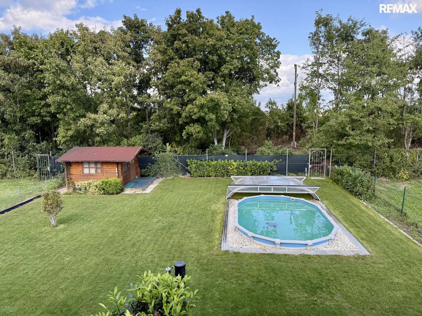 Lakeside location with bathing area – Single-family house on Schloßsee (2nd row) incl. lake access, approx. 125 m² living space