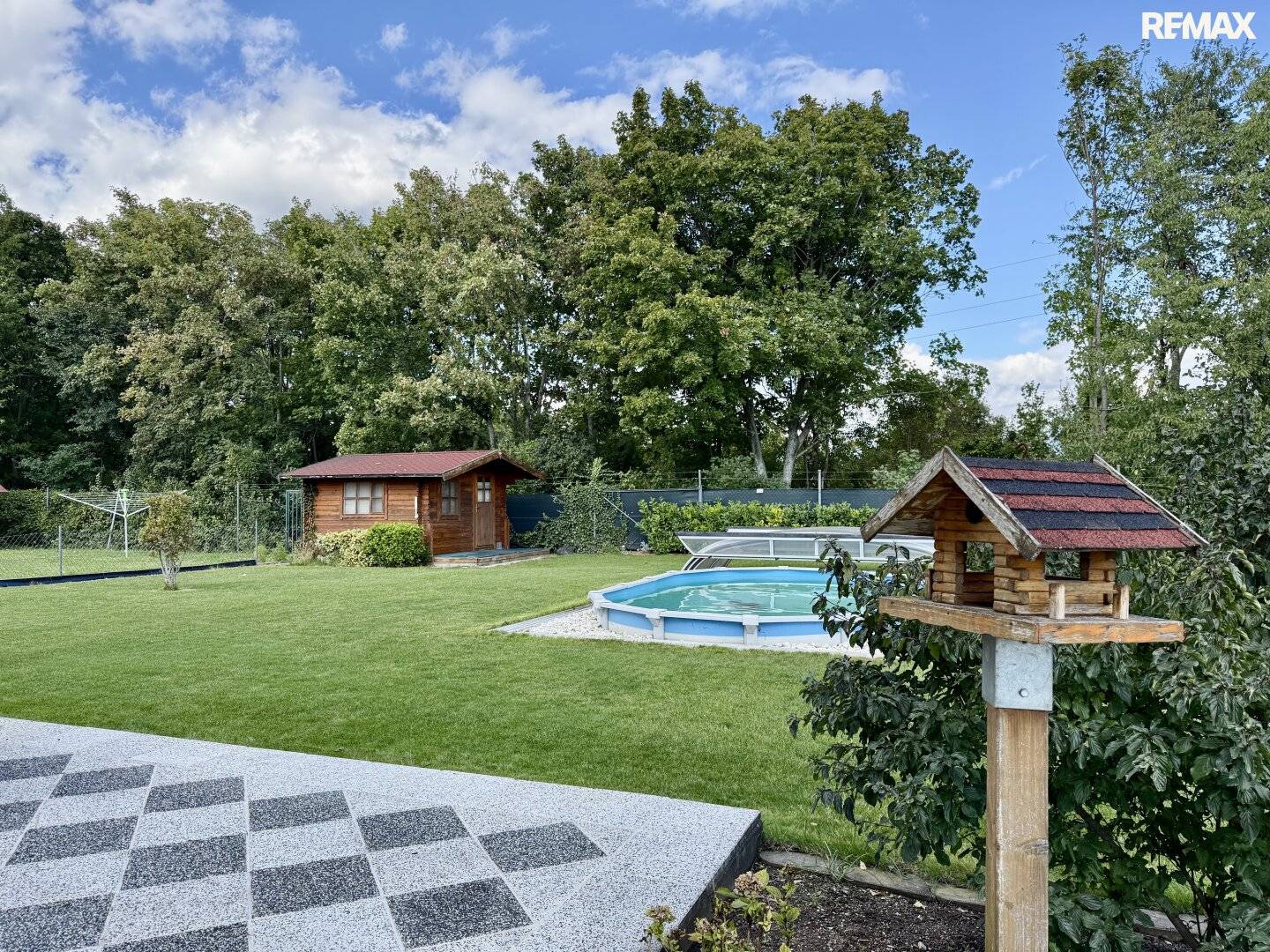 Lakeside location with bathing area – Single-family house on Schloßsee (2nd row) incl. lake access, approx. 125 m² living space