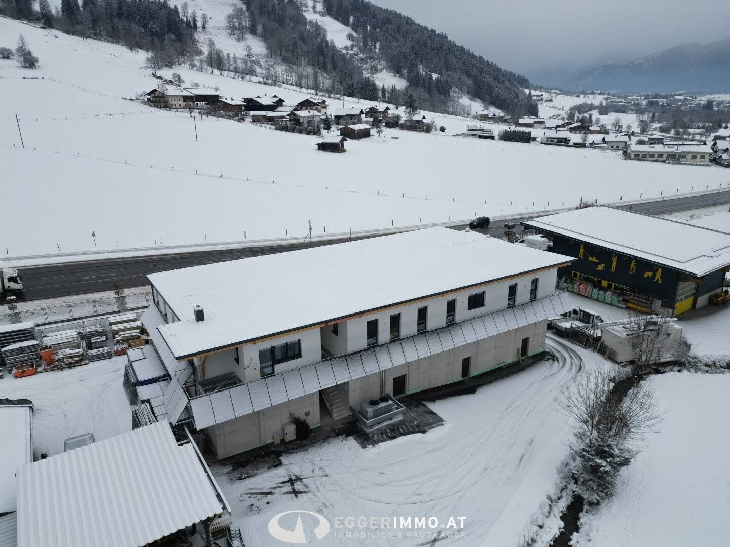Modern new build office spaces (optionally including service apartment) in Saalfelden / Harham directly on the B311 for rent