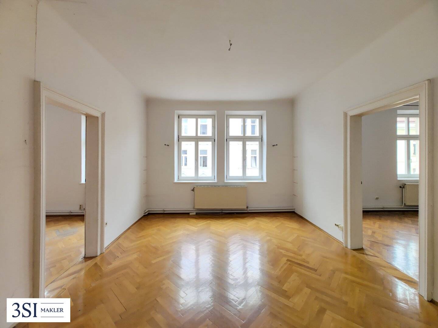 Entire floor including raw attic in a period building with quick public transport connections in central Margareten