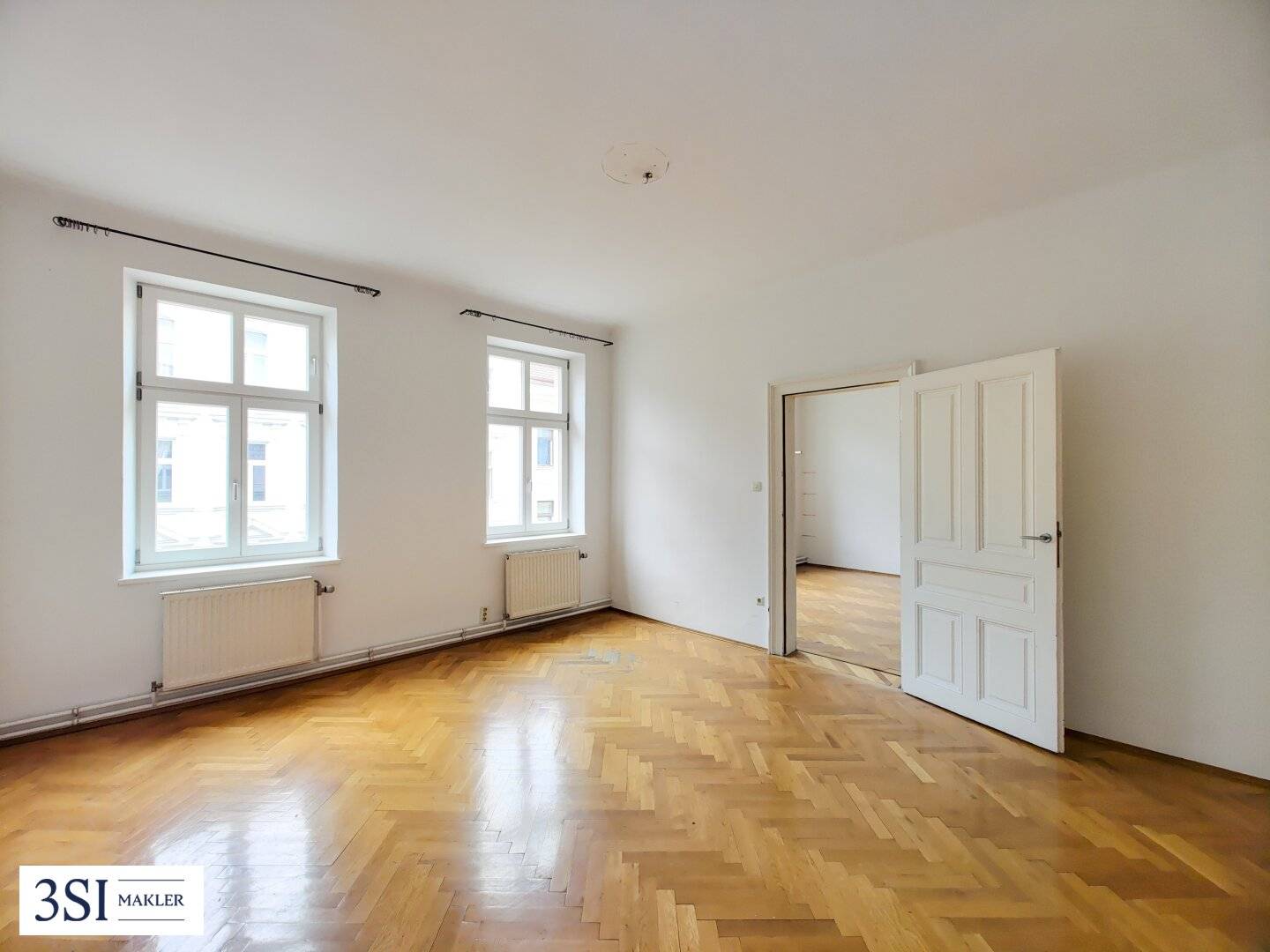 Entire floor including raw attic in a period building with quick public transport connections in central Margareten