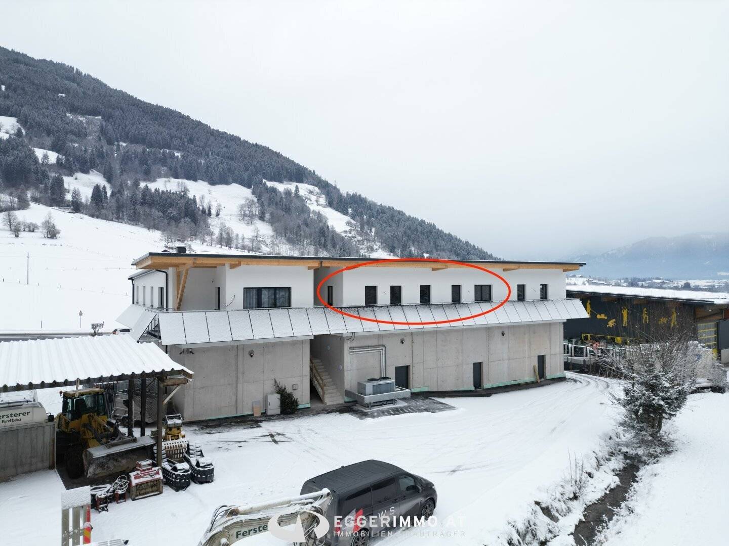 Modern newly built office spaces including service apartment on request for rent in Saalfelden / Harham directly on the B311