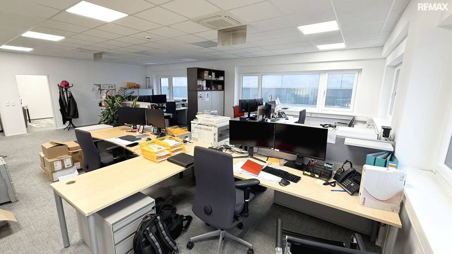 Workbase 100 m² office on the ground floor