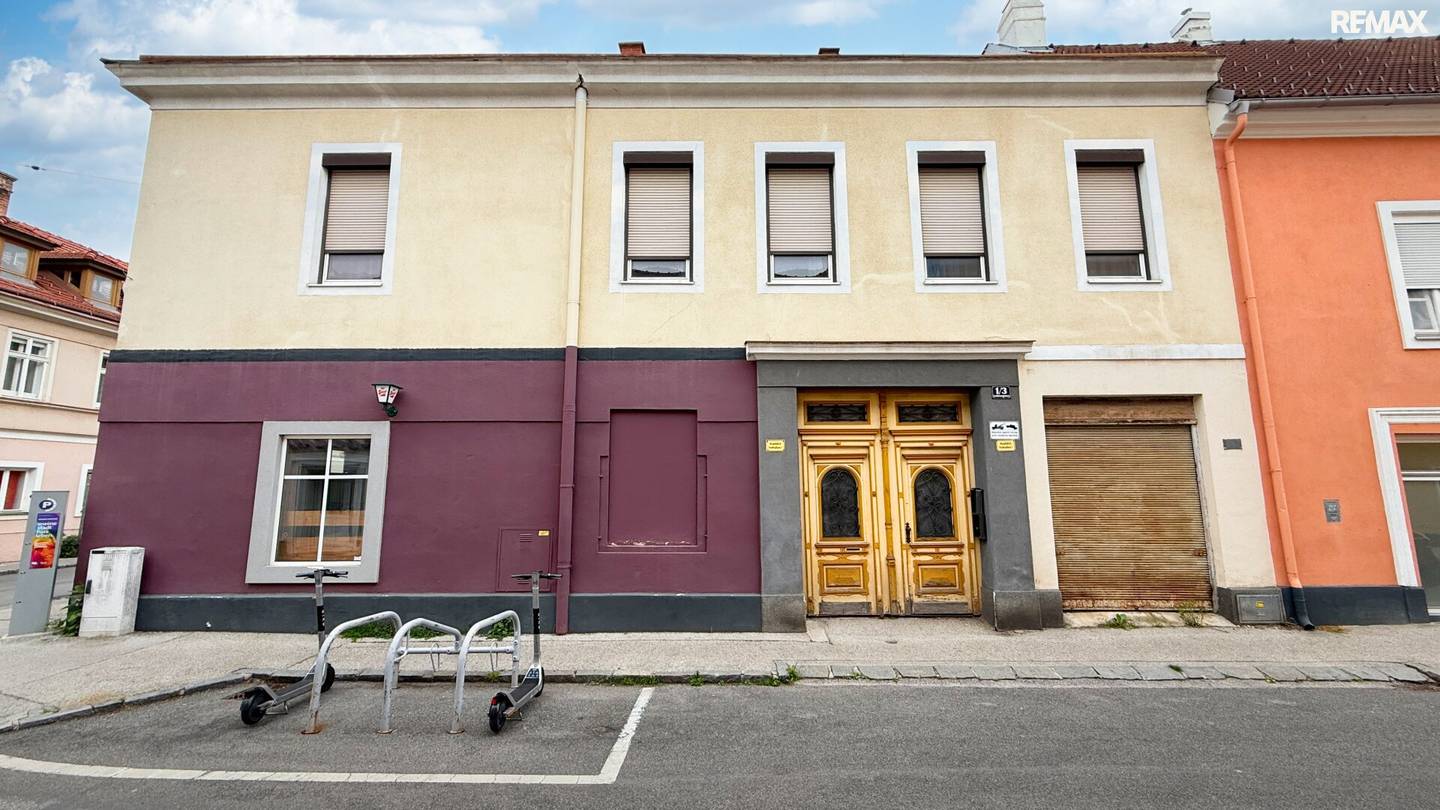 Bestandsfreies Zinshaus in Wiener Neustadt – Sanierungsobjekt mit Renditepotenzial und Bebauungsstudie