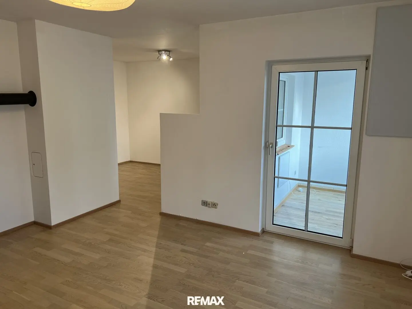 Top 4-room apartment 81m² with loggia and parking space in Blumau-Neurißhof around €199,000