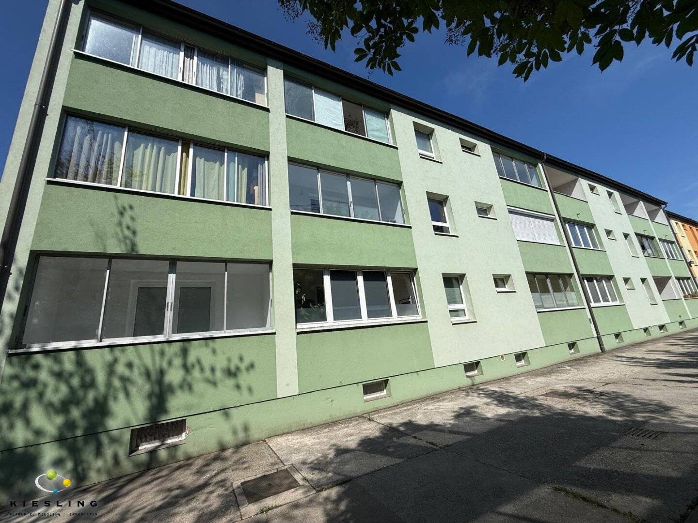 Großzügige 5-Zimmer-Wohnung mit zwei Loggien und Grünblick im obersten Stockwerk mit flexiblen Nutzungsmöglichkeiten