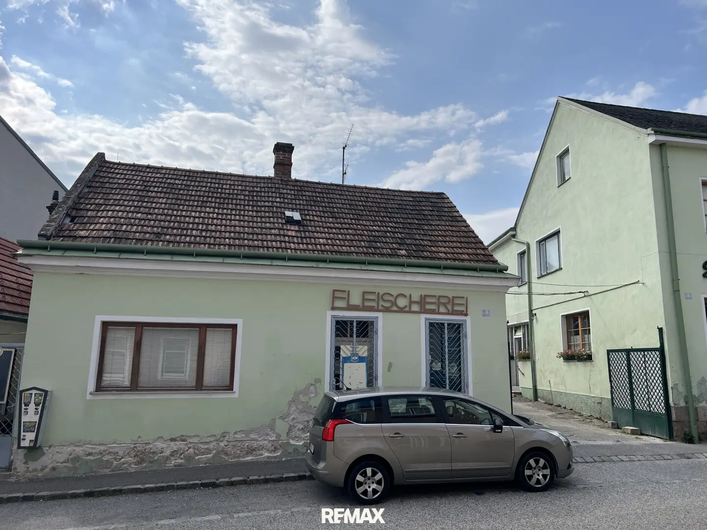 Plot in Enzesfeld-Lindabrunn with existing building, Your space for individual projects!