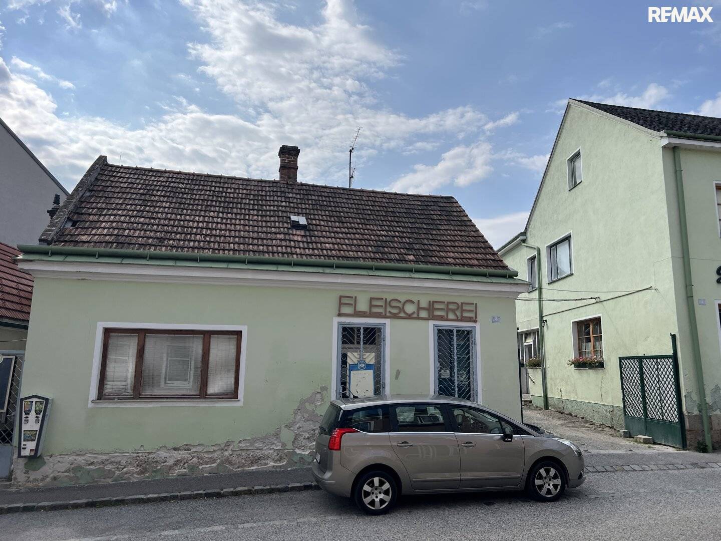 Plot in Enzesfeld-Lindabrunn with existing building, Your space for individual projects!