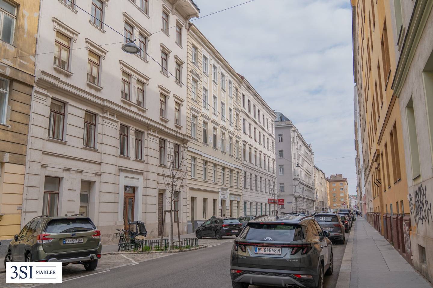 Small rental building in Wieden: 86% fixed term or vacant, vacancy immediately usable, balconies approved, raw attic developable