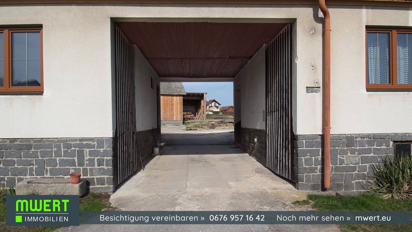 Einfamilienhaus mit großem Grund und Nebengebäuden