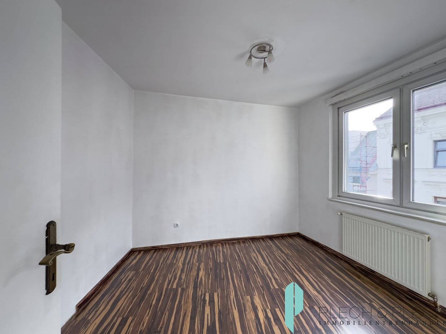 Schöne 3 Zimmerwohnung + Küche im 4. Stock mit Loggia
